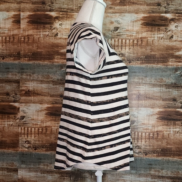 No brand striped black white distressed short sleeve top - Picture 3 of 7